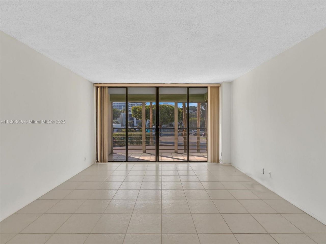 20500 W Country Club Dr, Unit 203, Aventura, FL 33180 Photo
