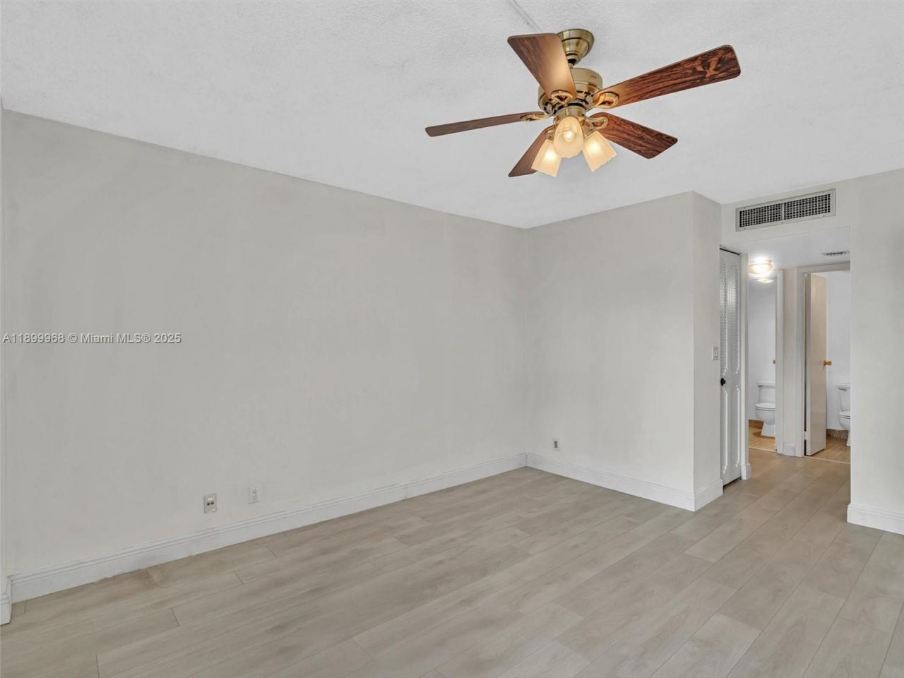 20500 W Country Club Dr, Unit 203, Aventura, FL 33180 Photo