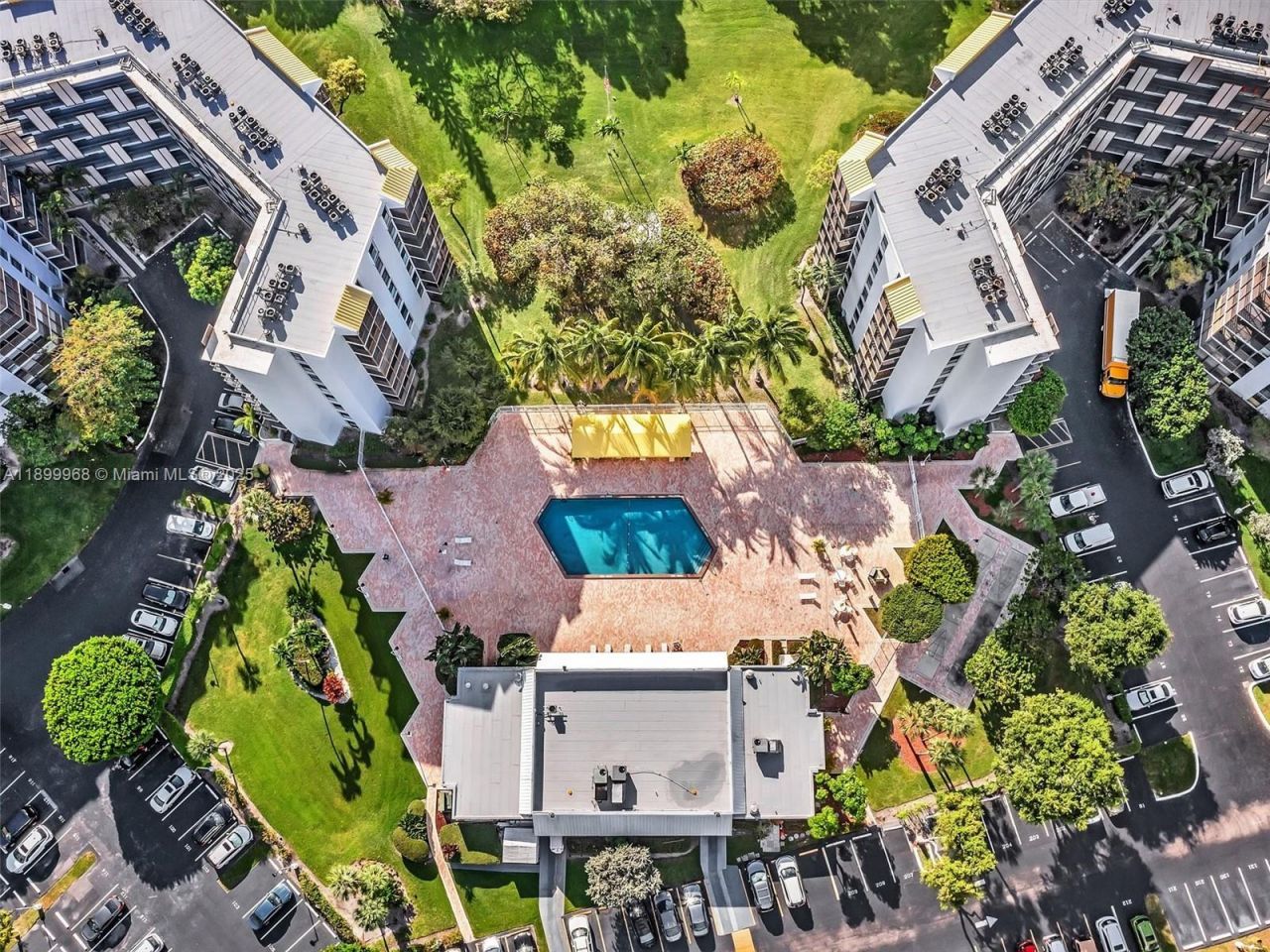 20500 W Country Club Dr, Unit 203, Aventura, FL 33180 Photo