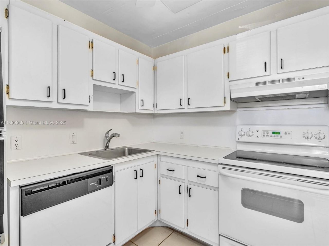 20500 W Country Club Dr, Unit 203, Aventura, FL 33180 Photo