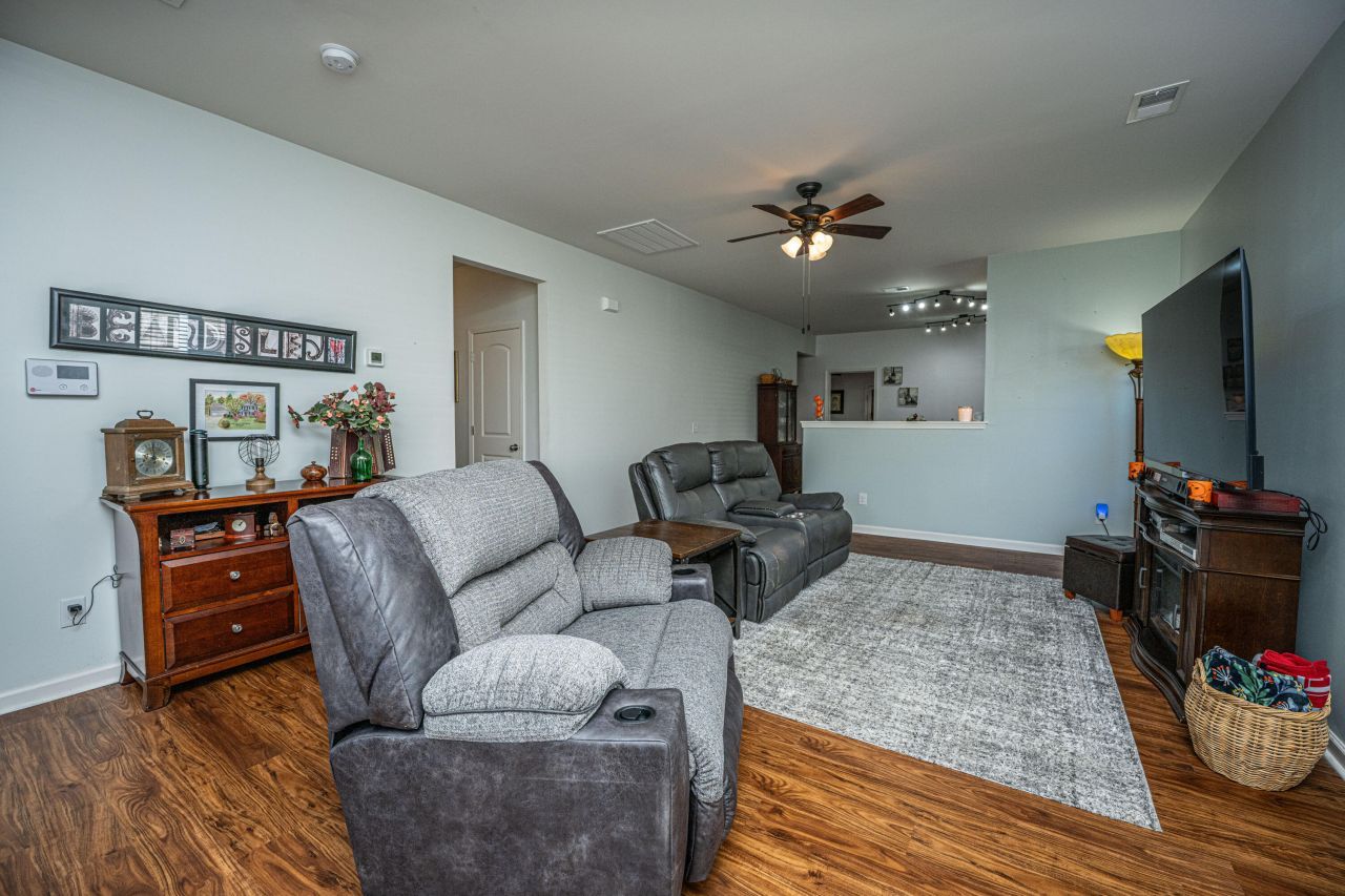 419 Thoroughbred Dr Drive Photo 38