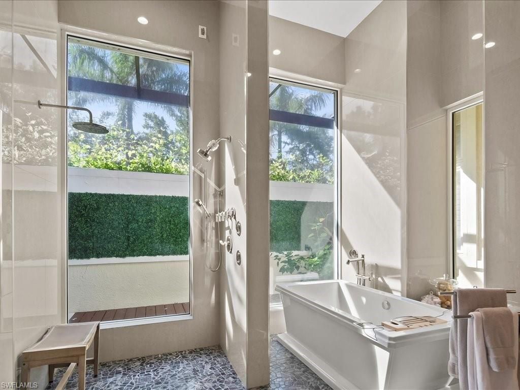 656 Hickory Rd, Naples, FL 34108 Photo