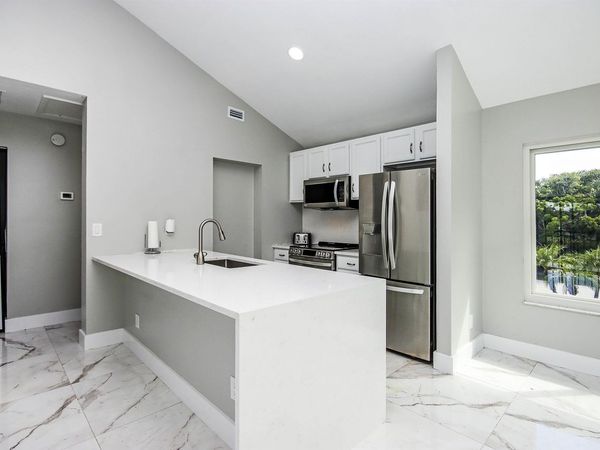 1444 Sandpiper Cir, Sanibel, FL 33957