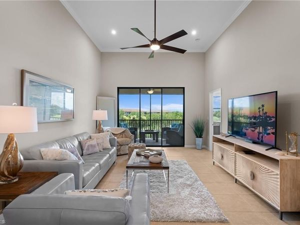 9402 Pocida CT, Unit 204, NAPLES, FL 34119