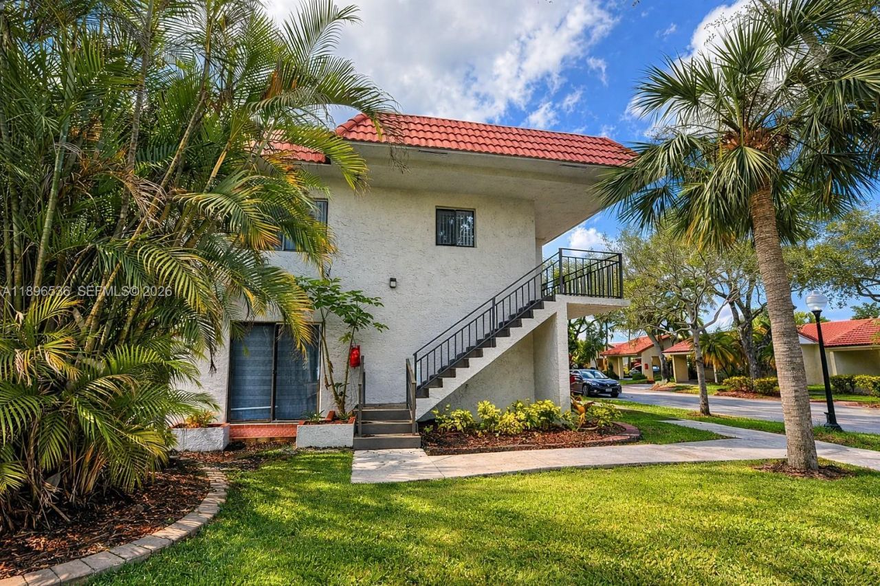 16168 Laurel Dr, Unit 201, Weston, FL 33326 Photo