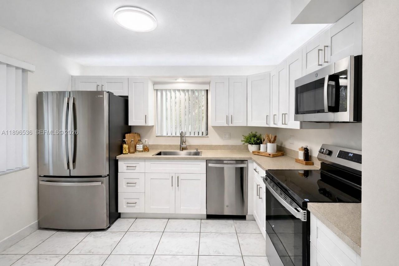 16168 Laurel Dr, Unit 201, Weston, FL 33326 Photo