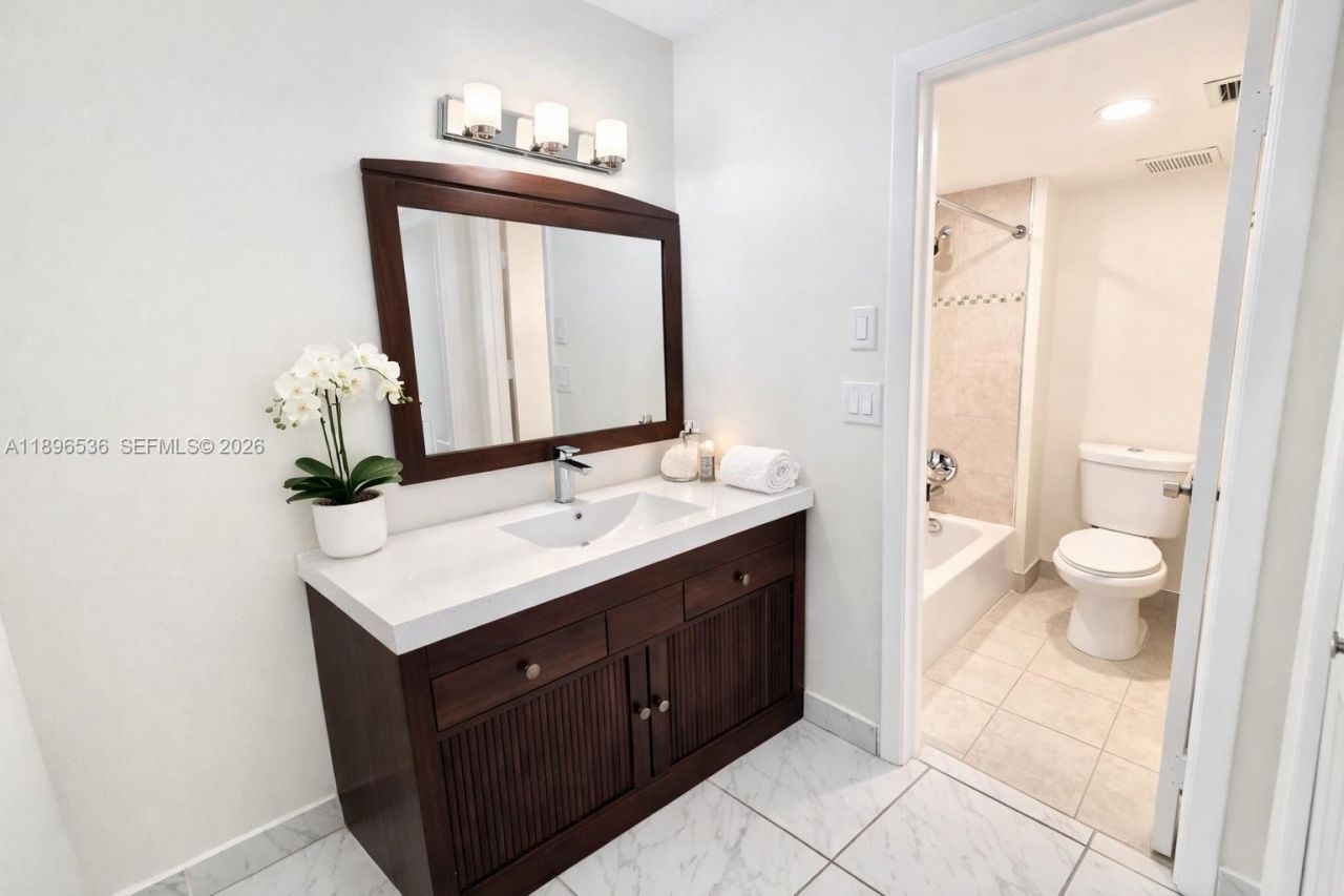 16168 Laurel Dr, Unit 201, Weston, FL 33326 Photo