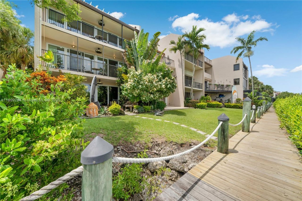 6100 Paradise Point Dr, Palmetto Bay, FL 33157 Photo