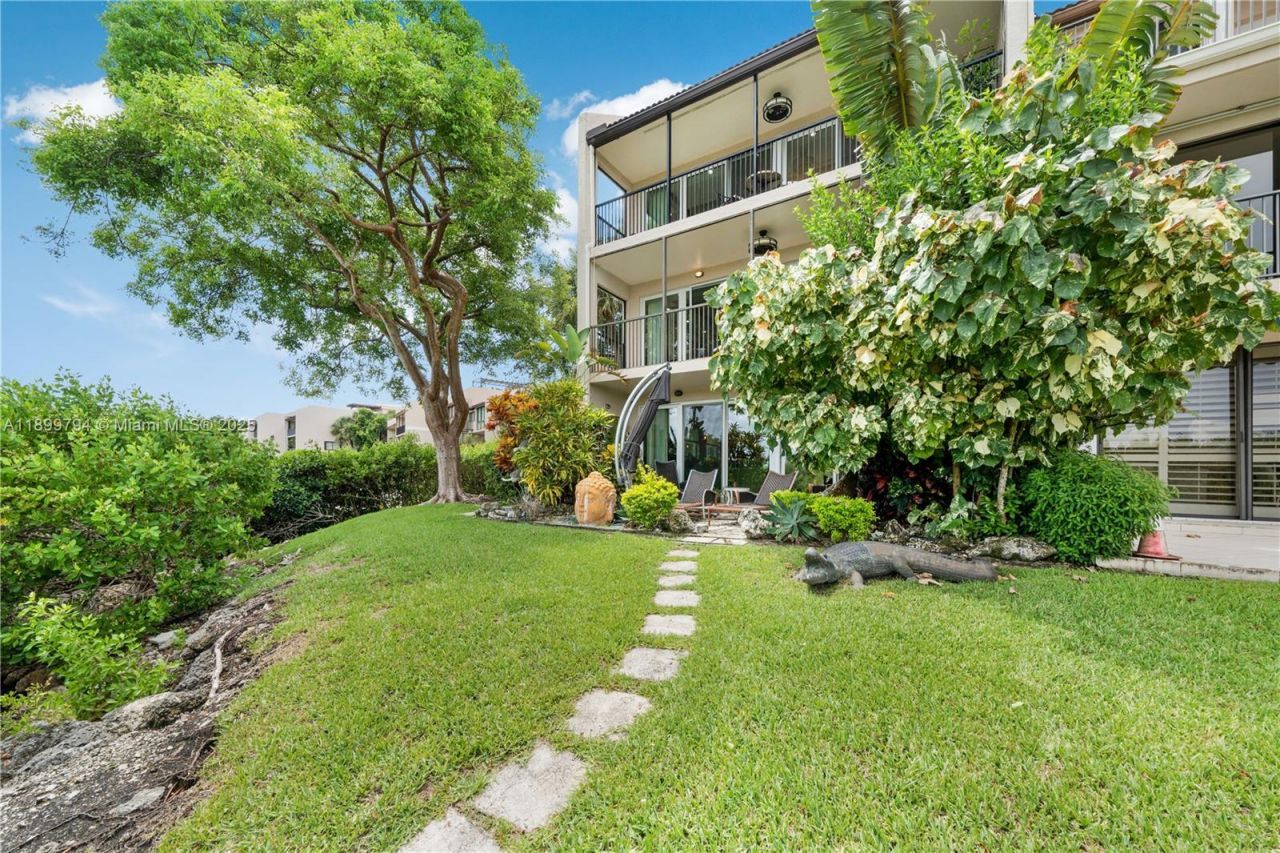 6100 Paradise Point Dr, Palmetto Bay, FL 33157 Photo