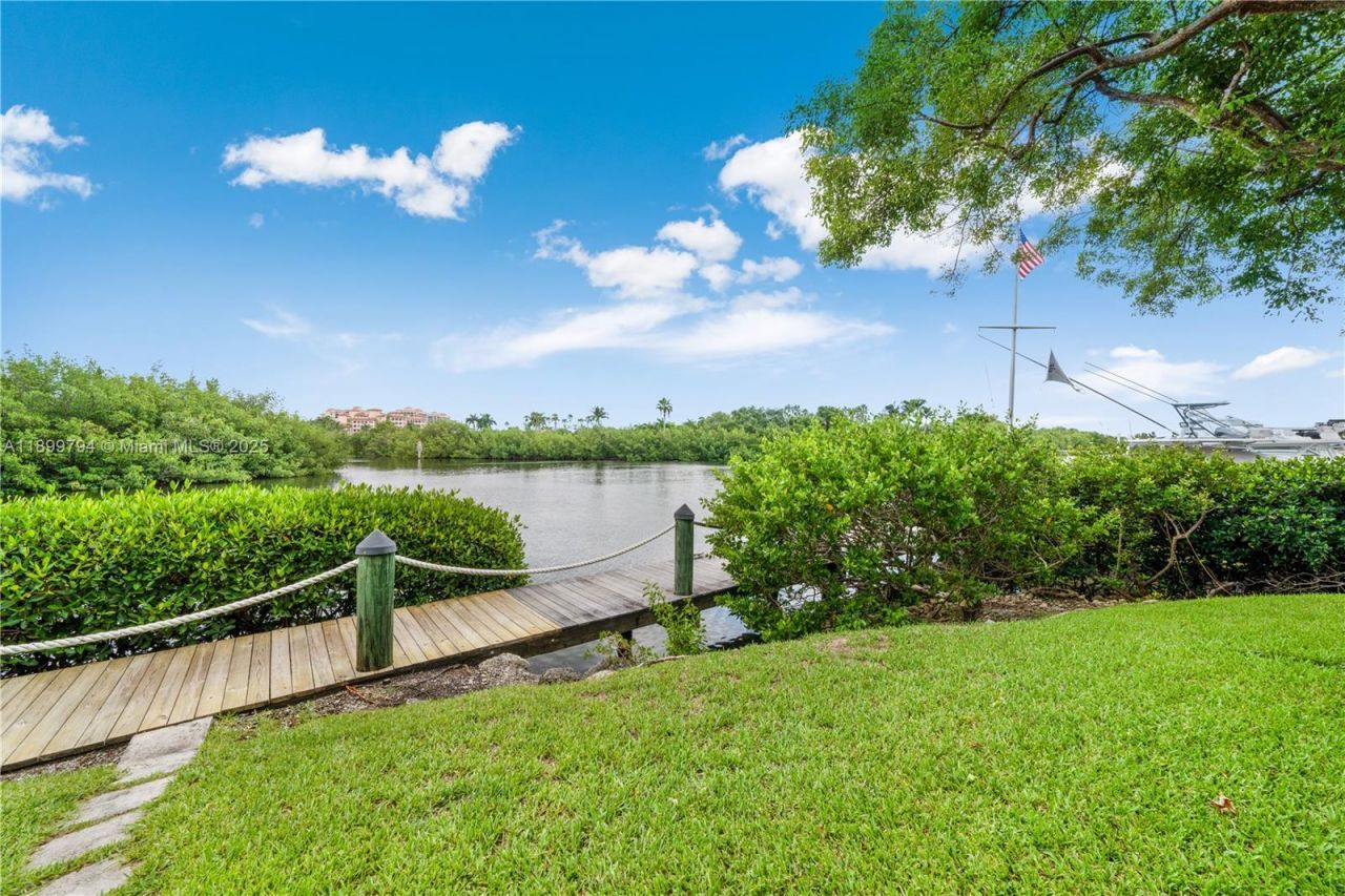 6100 Paradise Point Dr, Palmetto Bay, FL 33157 Photo