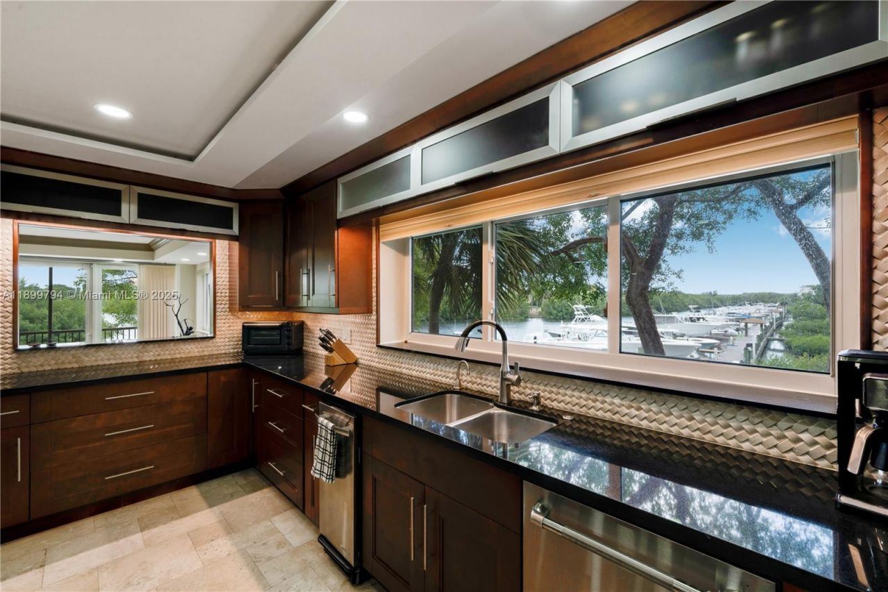 6100 Paradise Point Dr, Palmetto Bay, FL 33157 Photo