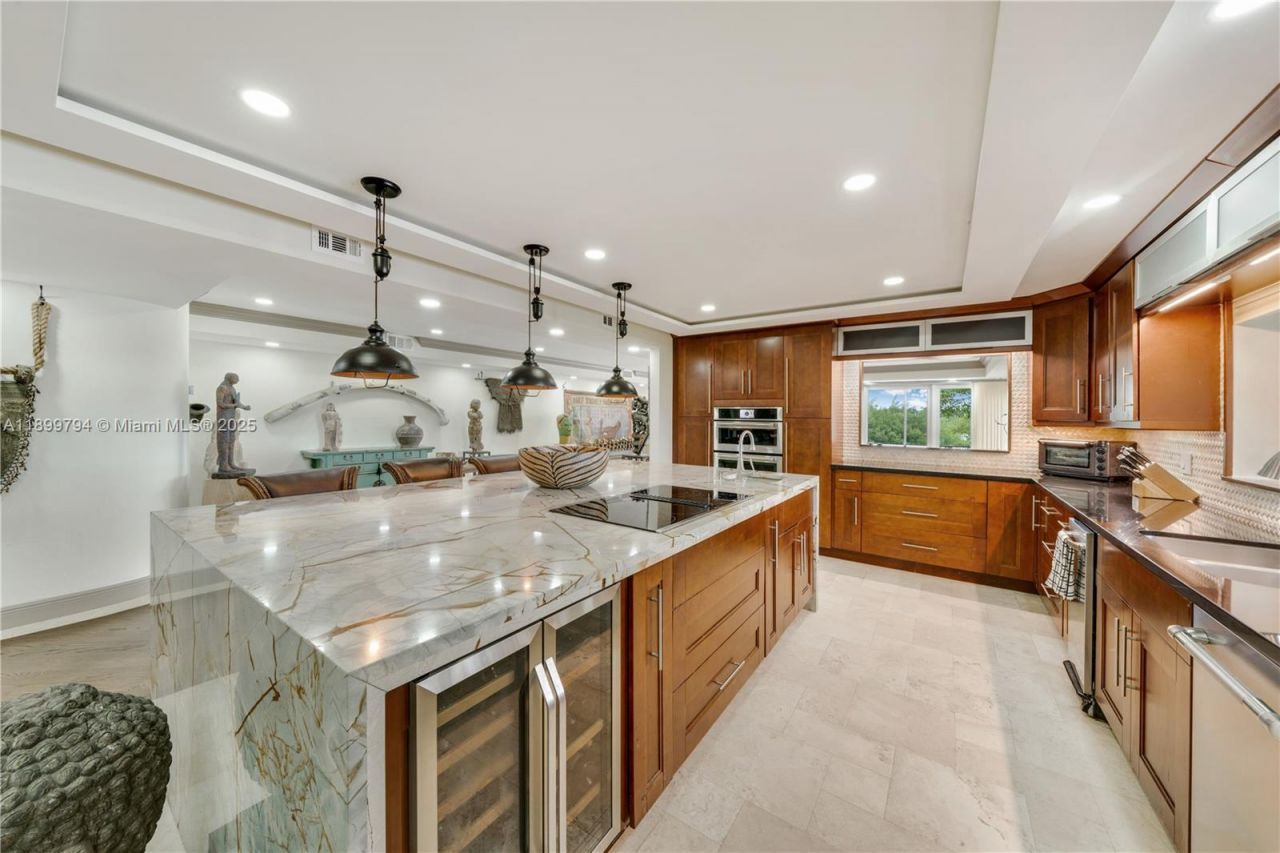 6100 Paradise Point Dr, Palmetto Bay, FL 33157 Photo