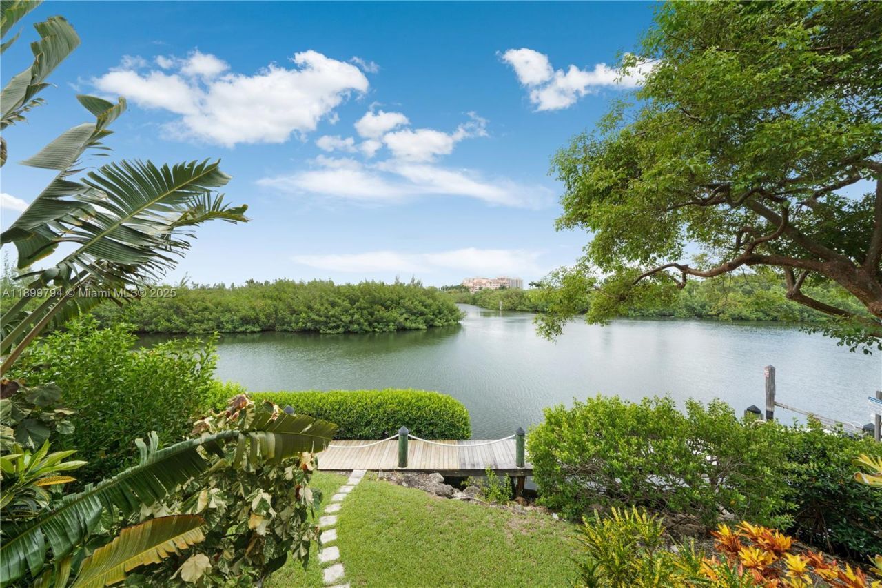 6100 Paradise Point Dr, Palmetto Bay, FL 33157 Photo