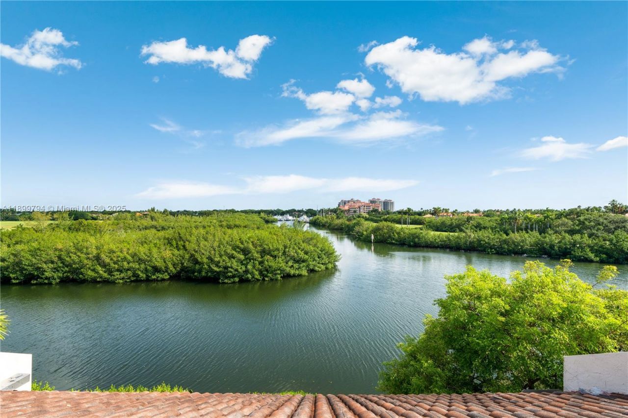 6100 Paradise Point Dr, Palmetto Bay, FL 33157 Photo