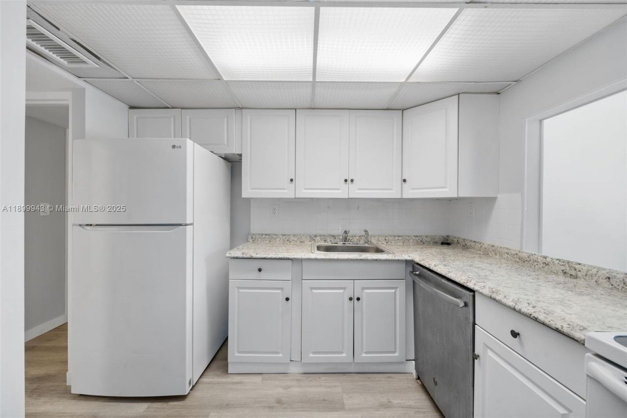 210 172nd St, Unit 128, Sunny Isles Beach, FL 33160 Photo