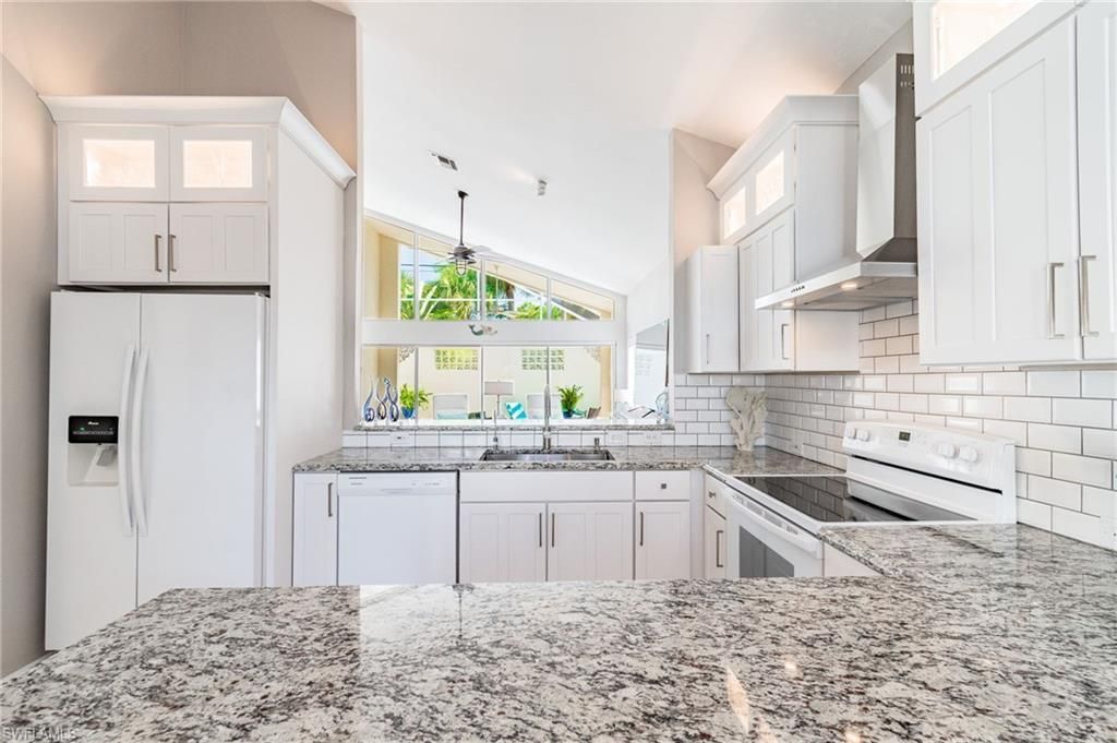 102 Palm Frond Ct, Naples, FL 34104 Photo