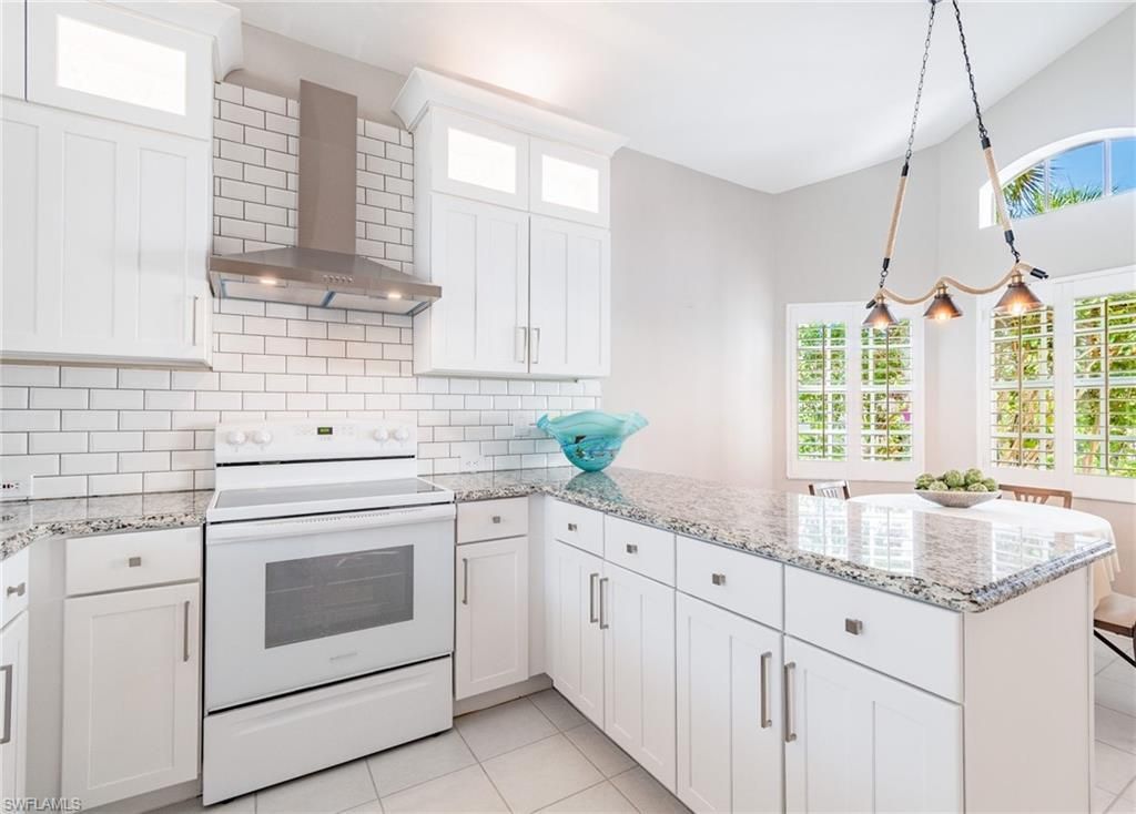 102 Palm Frond Ct, Naples, FL 34104 Photo