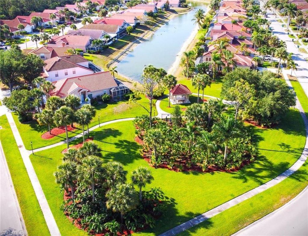 102 Palm Frond Ct, Naples, FL 34104 Photo