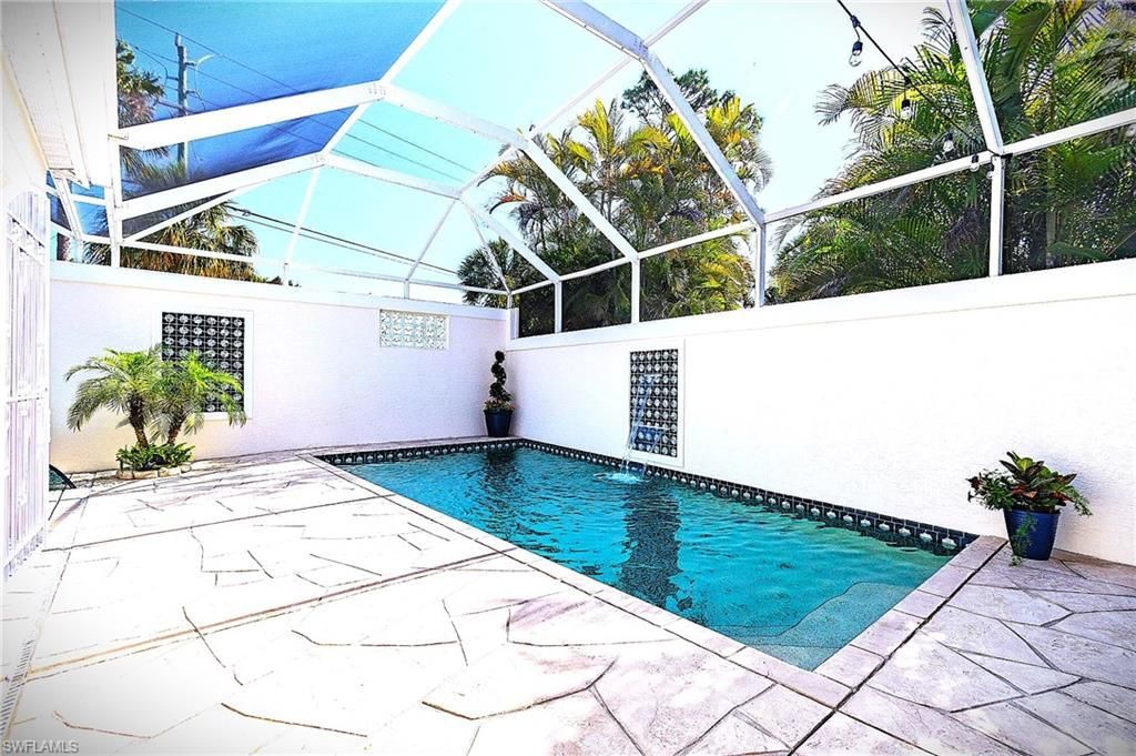 102 Palm Frond Ct, Naples, FL 34104 Photo