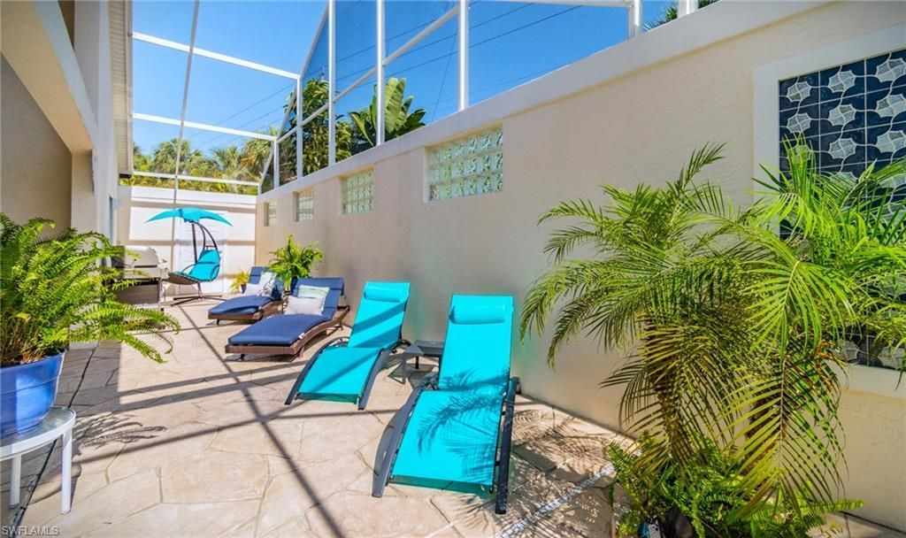 102 Palm Frond Ct, Naples, FL 34104 Photo