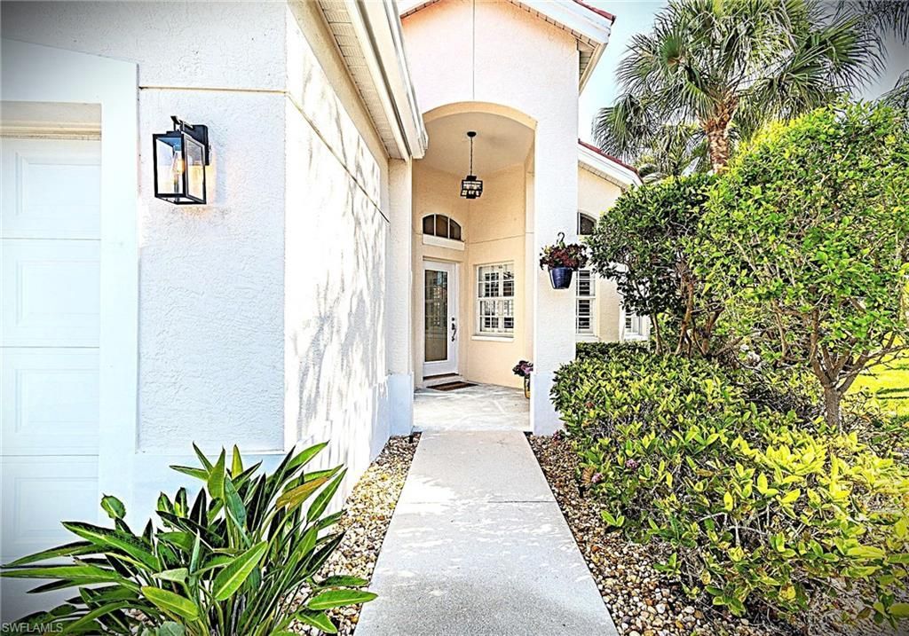 102 Palm Frond Ct, Naples, FL 34104 Photo