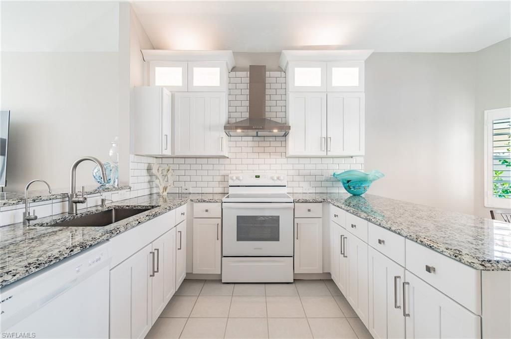 102 Palm Frond Ct, Naples, FL 34104 Photo
