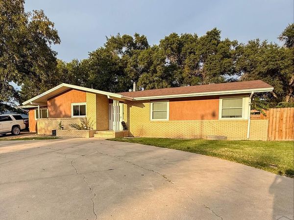 508 Willow Valley Dr, Lamar, CO 81052