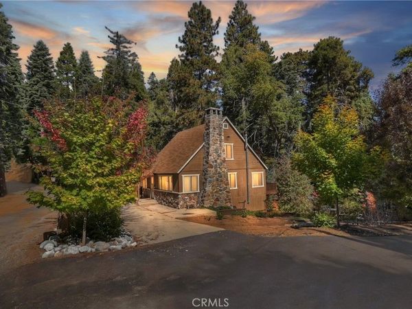 863 Oak Road, Lake Arrowhead, CA 92386