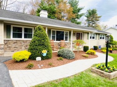 8 Chateau Drive, Whitesboro, NY 13492