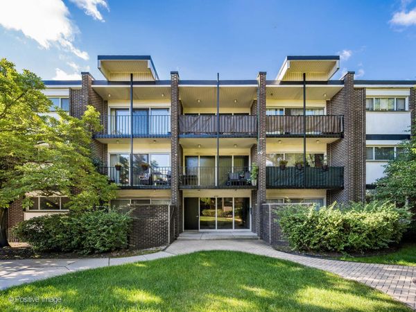 4710 Russett Lane, Unit R1, Skokie, IL 60076