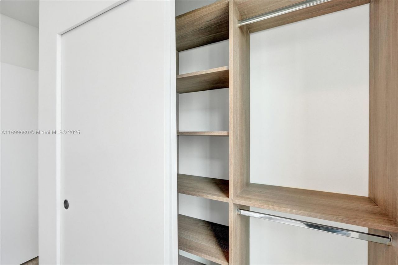 580 72nd Street, Unit 1808, Miami Beach, FL 33141 Photo