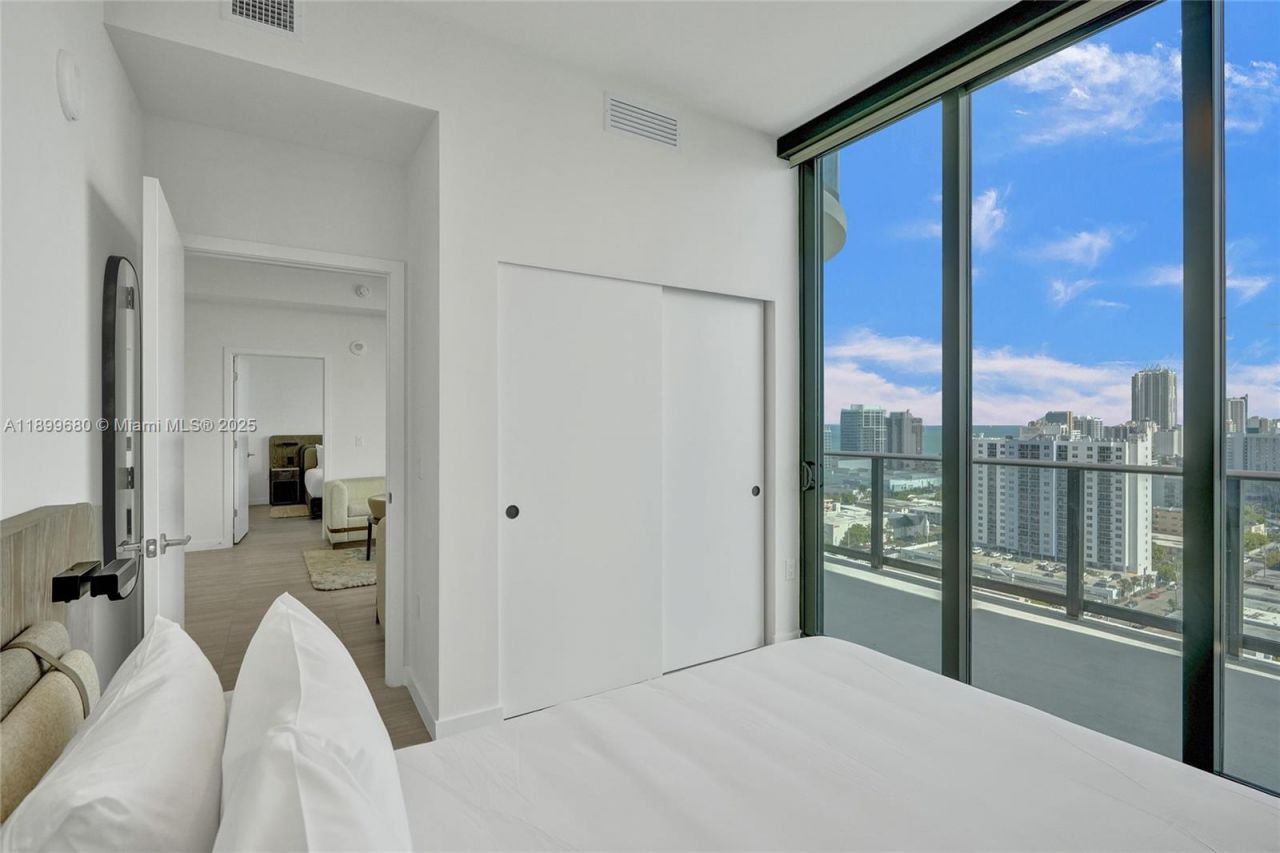 580 72nd Street, Unit 1808, Miami Beach, FL 33141 Photo