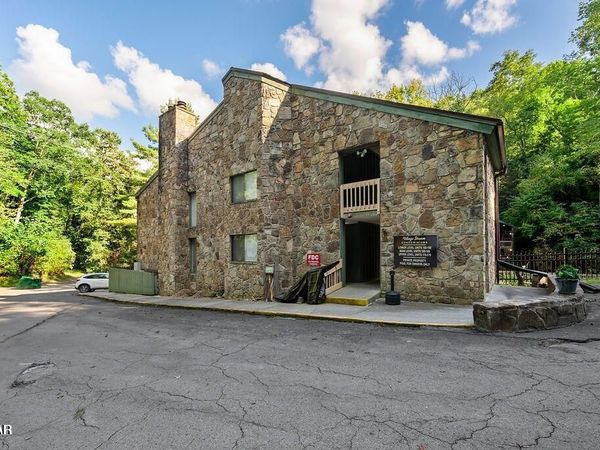 1435 Wiley Oakley Drive, Gatlinburg, TN 37738