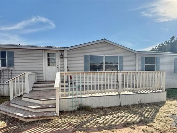 500 E 7TH Street, Blair, OK 73526