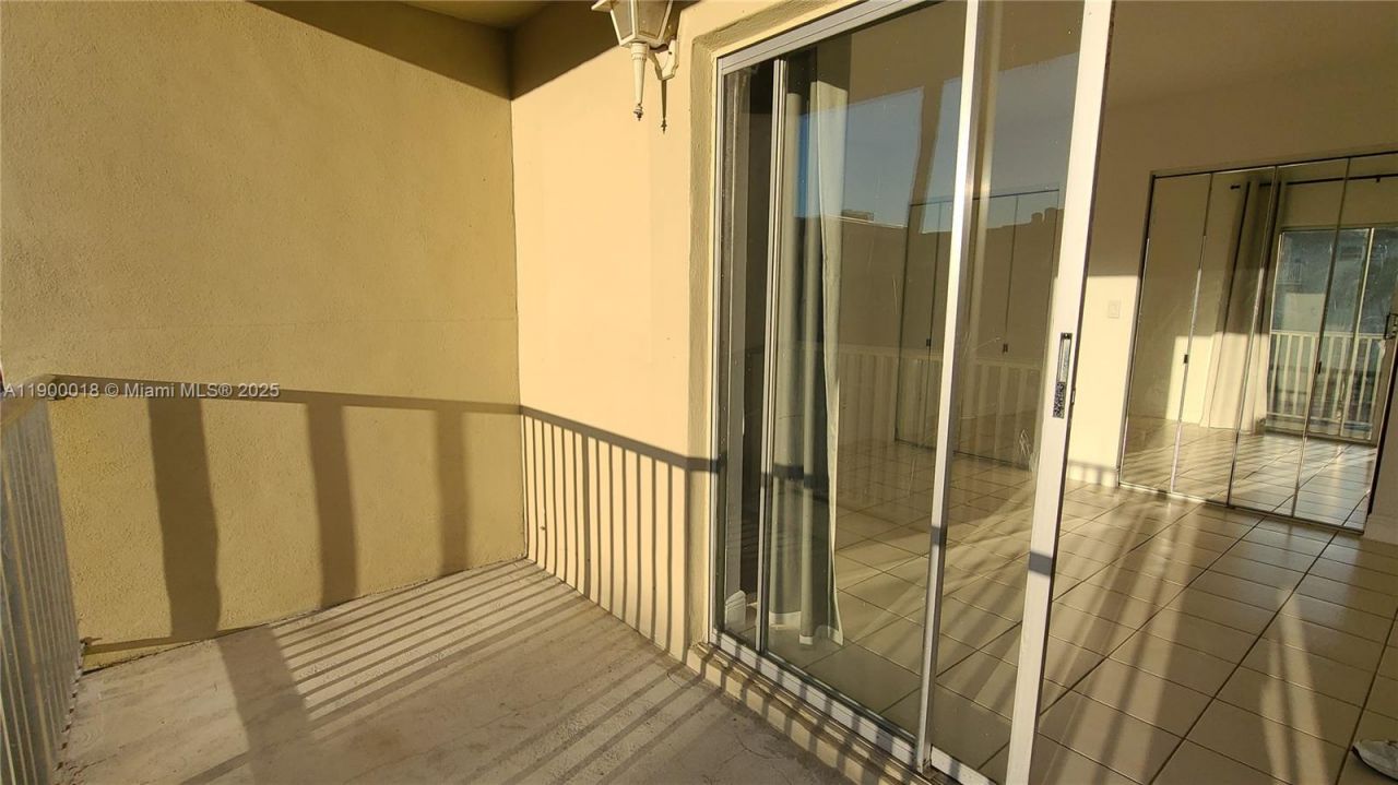 7505 SW 82nd St, Unit 218, Miami, FL 33143 Photo