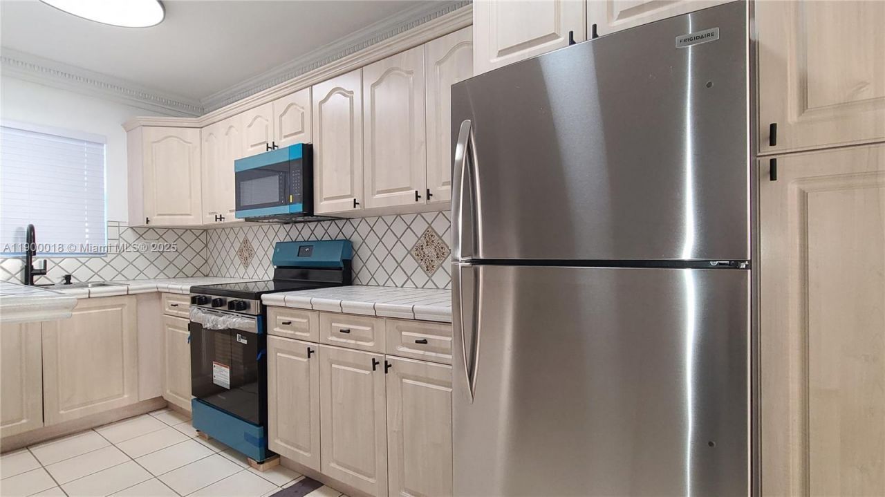 7505 SW 82nd St, Unit 218, Miami, FL 33143 Photo