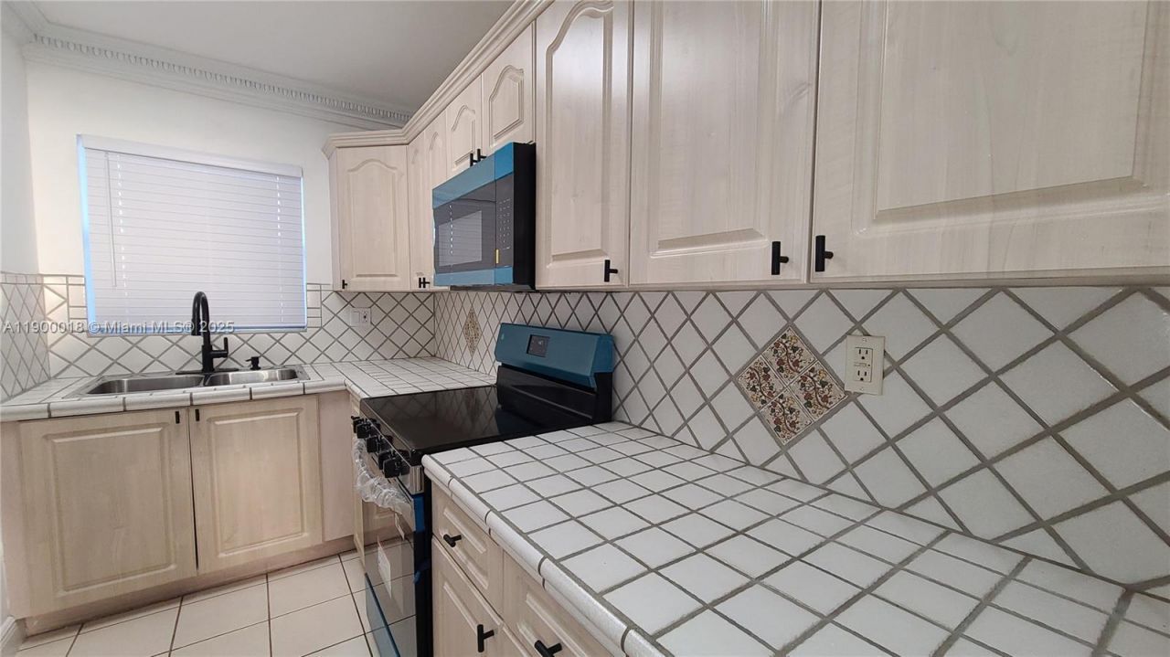 7505 SW 82nd St, Unit 218, Miami, FL 33143 Photo