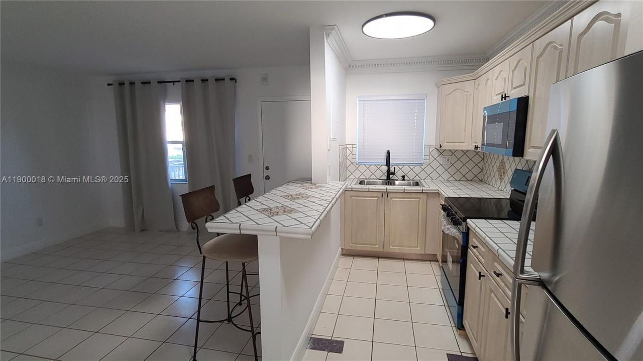 7505 SW 82nd St, Unit 218, Miami, FL 33143 Photo