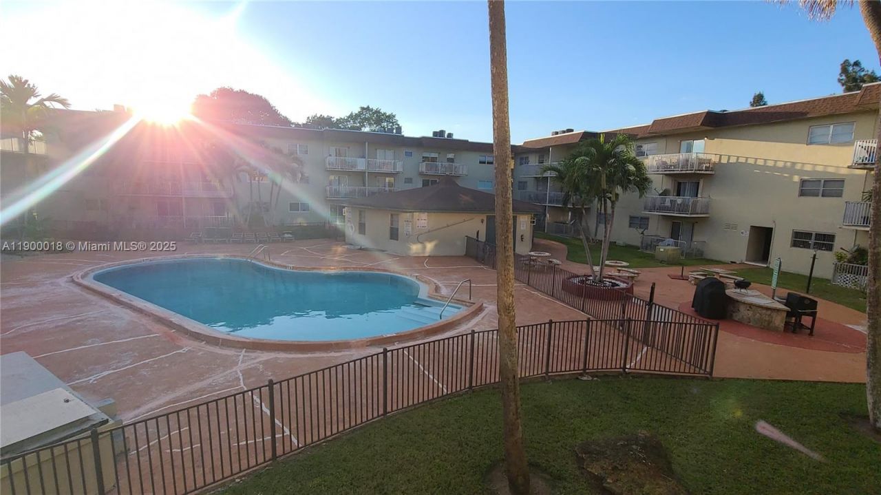 7505 SW 82nd St, Unit 218, Miami, FL 33143 Photo