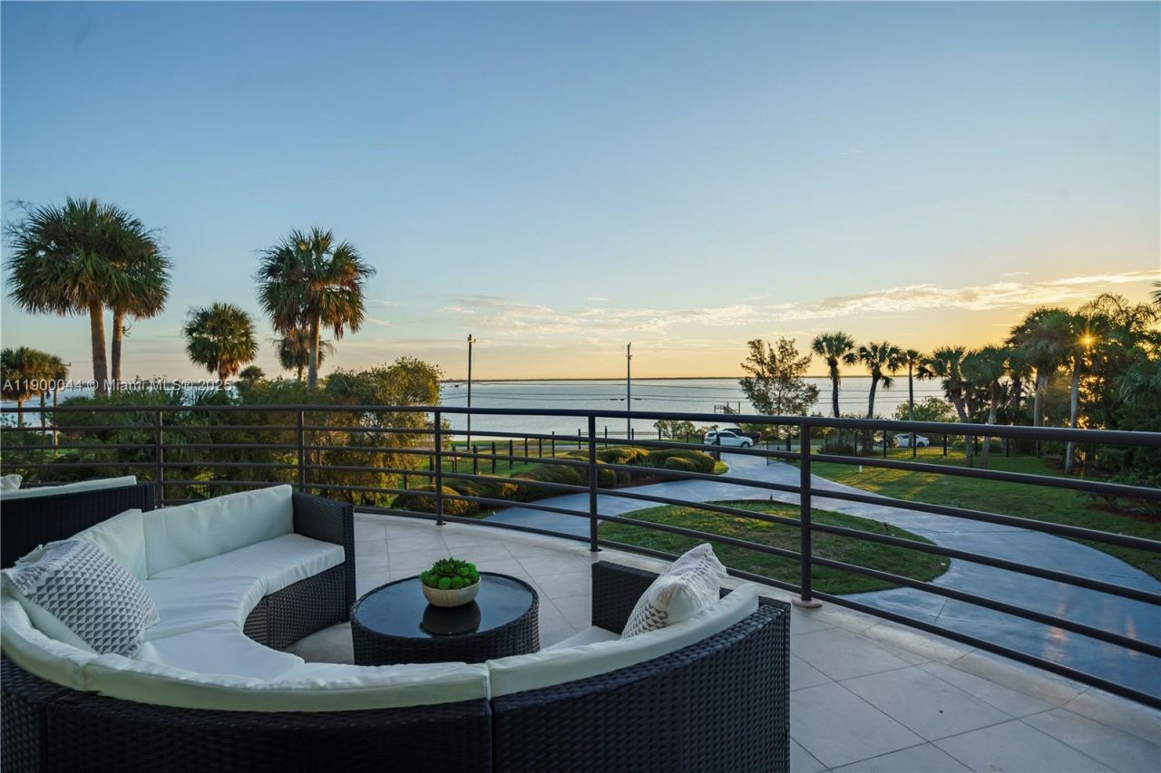 2827 S Indian River Dr, Fort Pierce, FL 34982 Photo