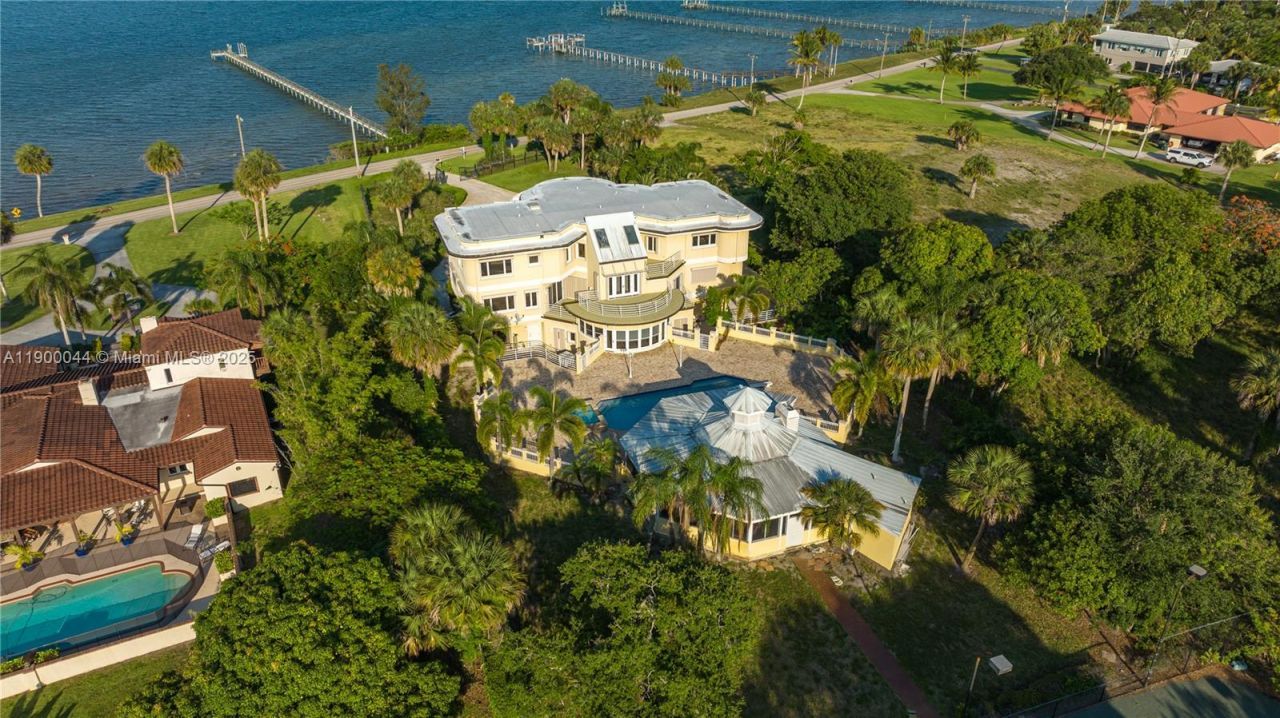 2827 S Indian River Dr, Fort Pierce, FL 34982 Photo