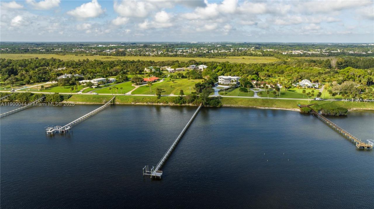 2827 S Indian River Dr, Fort Pierce, FL 34982 Photo