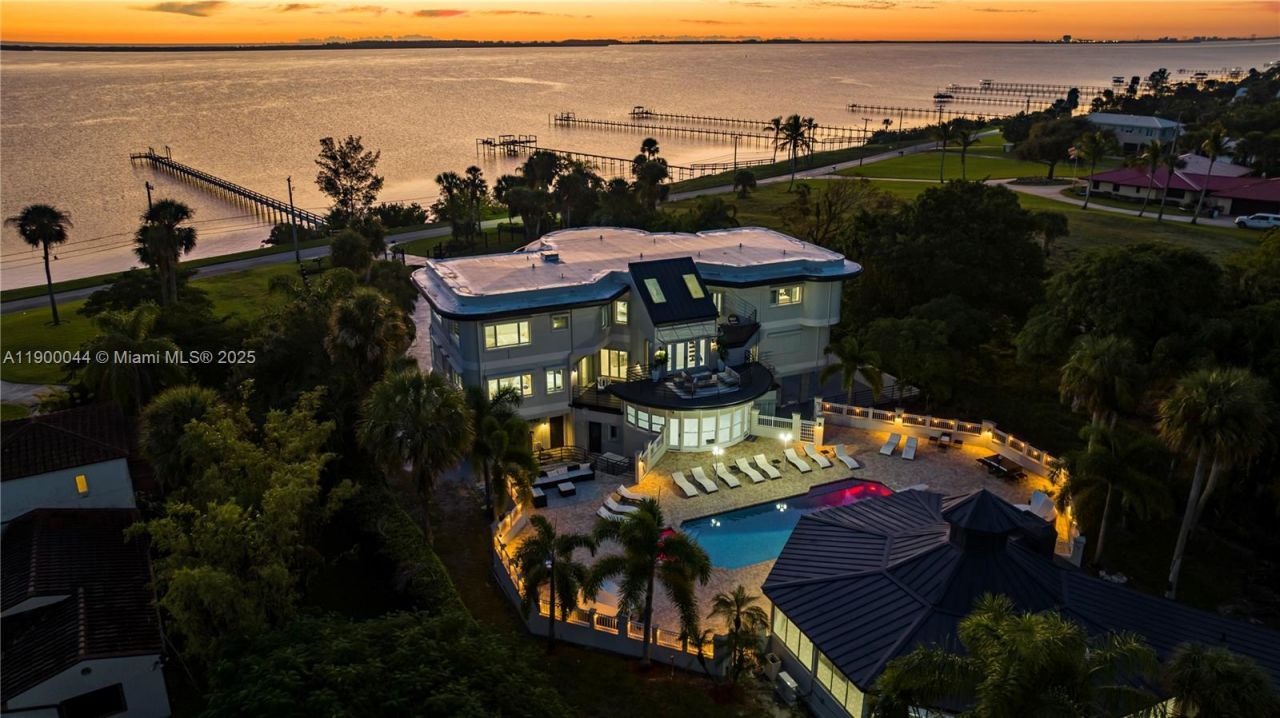 2827 S Indian River Dr, Fort Pierce, FL 34982 Photo