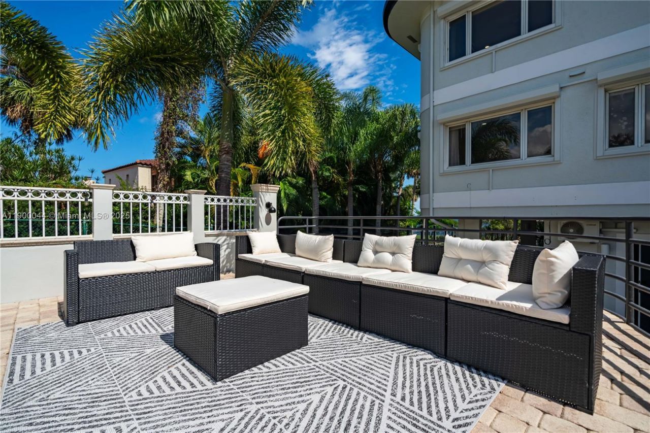 2827 S Indian River Dr, Fort Pierce, FL 34982 Photo