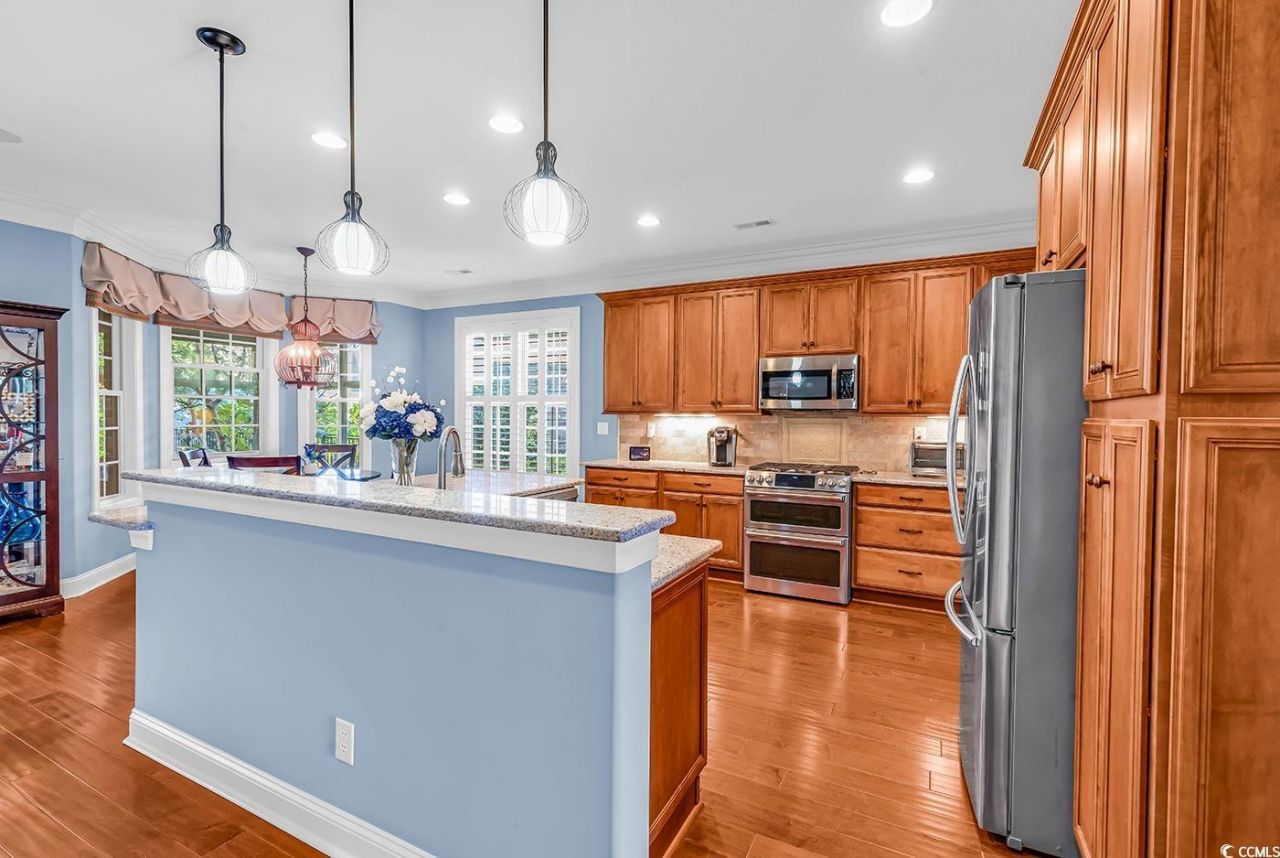 956 Corrado St. Photo 8