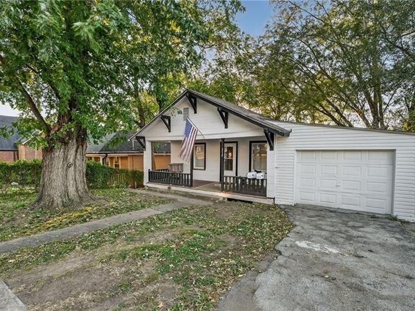 572 S Crescent Avenue, Independence, MO 64053