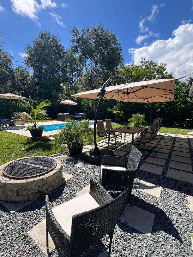 1430 NE 149th St, Miami, FL 33161 Photo