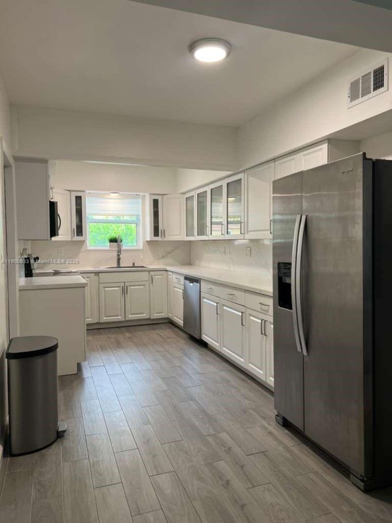 1430 NE 149th St, Miami, FL 33161 Photo