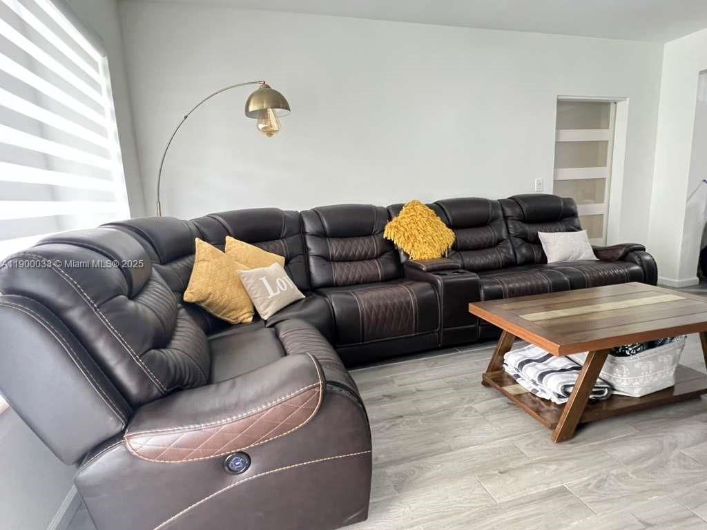 1430 NE 149th St, Miami, FL 33161 Photo