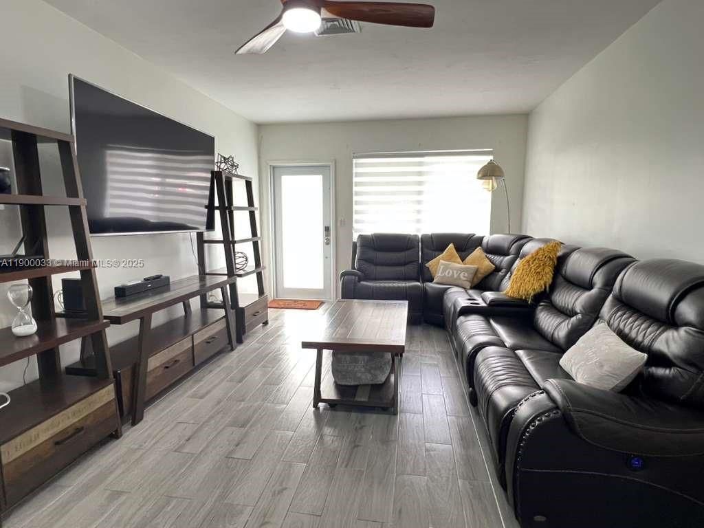 1430 NE 149th St, Miami, FL 33161 Photo